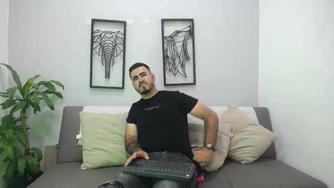 Snapshot of aronhilton chatting on 01-13-26, 07:41 aronhilton online show from 01-13-26, 07:41