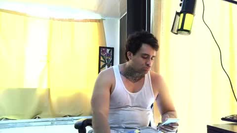 Snapshot of aronmiller404 chatting on 06-04-26, 01:39 aronmiller online show from 06-04-26, 01:39