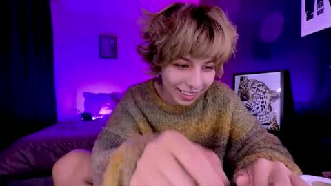 Snapshot of aronn_44 chatting on 05-31-26, 01:47 Aaron online show from 05-31-26, 01:47