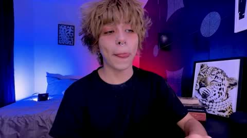 Snapshot of aronn_44 chatting on 06-01-26, 12:51 Aaron online show from 06-01-26, 12:51