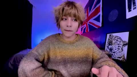 Snapshot of aronn_44 chatting on 06-10-26, 05:07 Aaron online show from 06-10-26, 05:07