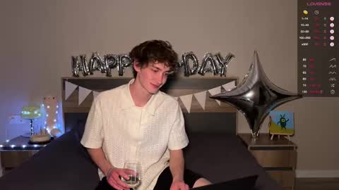 Snapshot of aronyou_win chatting on 01-17-26, 04:11 Aron and Phil solo online show from 01-17-26, 04:11