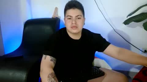 Snapshot of aroon_1923 chatting on 04-08-26, 02:33 aroon_1923 online show from 04-08-26, 02:33