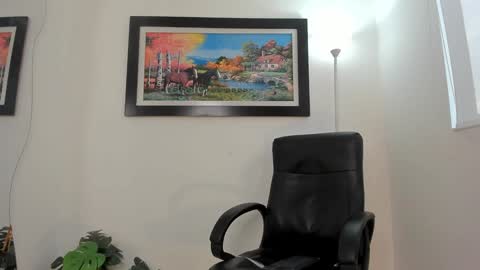 Snapshot of aroon_connor chatting on 01-21-25, 10:30   online show from 01-21-25, 10:30