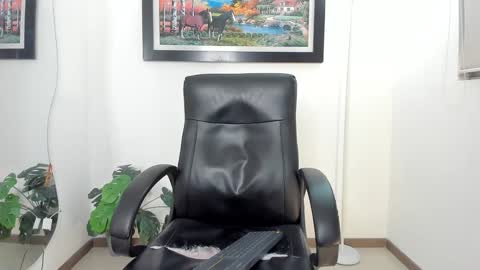 Snapshot of aroon_connor chatting on 01-22-25, 11:43   online show from 01-22-25, 11:43