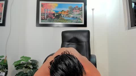 Snapshot of aroon_connor chatting on 01-27-25, 11:54   online show from 01-27-25, 11:54