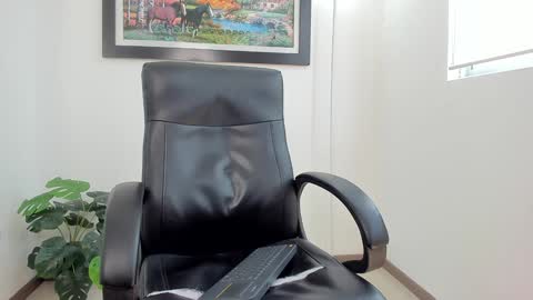 Snapshot of aroon_connor chatting on 01-28-25, 07:10   online show from 01-28-25, 07:10