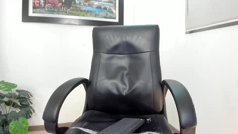 Snapshot of aroon_connor chatting on 02-04-25, 02:28   online show from 02-04-25, 02:28