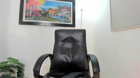 Snapshot of aroon_connor chatting on 02-05-25, 12:53   online show from 02-05-25, 12:53