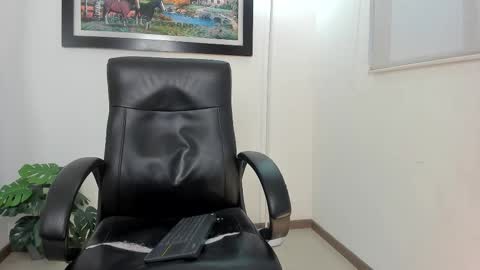 Snapshot of aroon_connor chatting on 02-10-25, 11:02   online show from 02-10-25, 11:02