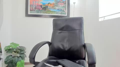 Snapshot of aroon_connor chatting on 02-17-25, 06:59   online show from 02-17-25, 06:59