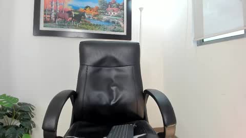 Snapshot of aroon_connor chatting on 02-17-25, 10:58   online show from 02-17-25, 10:58