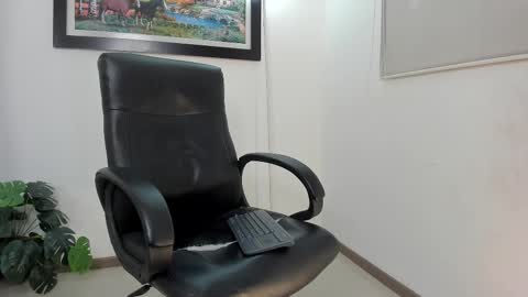 Snapshot of aroon_connor chatting on 02-24-25, 11:52   online show from 02-24-25, 11:52