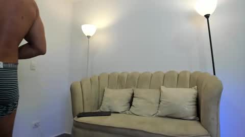 Snapshot of aroon_connor chatting on 09-09-25, 01:27   online show from 09-09-25, 01:27