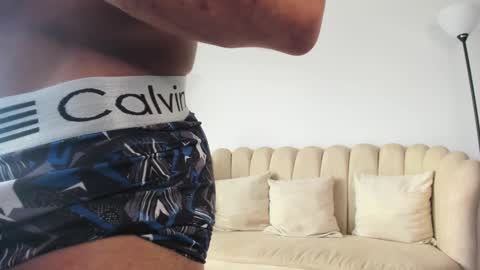 Snapshot of aroon_connor chatting on 09-23-25, 08:01   online show from 09-23-25, 08:01