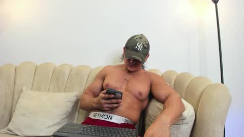 Snapshot of aroon_connor chatting on 10-02-25, 01:01   online show from 10-02-25, 01:01