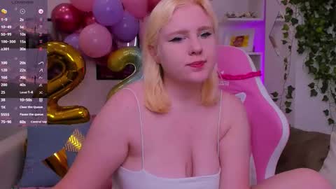 Snapshot of art_lovee chatting on 10-11-25, 02:00 Lea online show from 10-11-25, 02:00