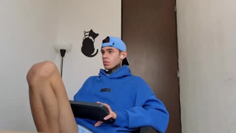   online show from 04-12-26, 07:02