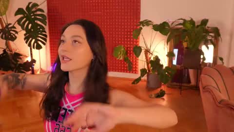 Snapshot of artegirlx chatting on 02-16-25, 03:27 Maya online show from 02-16-25, 03:27