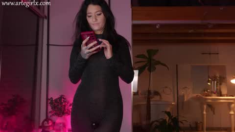 Snapshot of artegirlx chatting on 02-28-26, 11:28 Maya online show from 02-28-26, 11:28