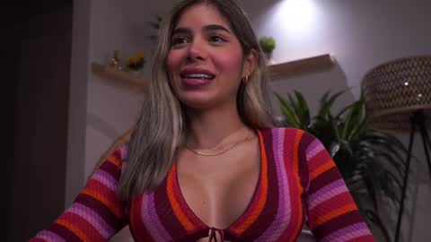 Snapshot of artemia_ chatting on 12-17-24, 01:50 Amanda online show from 12-17-24, 01:50