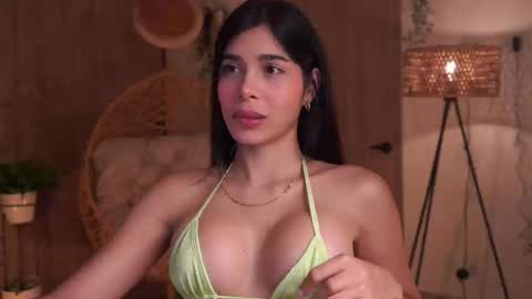 Snapshot of artemia_ chatting on 09-13-25, 03:06 Amanda online show from 09-13-25, 03:06