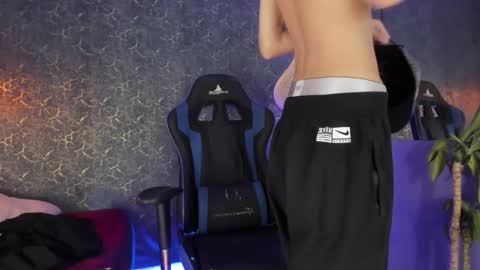 arthurcox_ online show from 11-16-25, 05:18