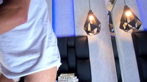 Snapshot of arthurlam chatting on 01-16-25, 12:34 Arthur online show from 01-16-25, 12:34