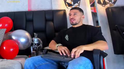 Snapshot of arthurlam chatting on 02-16-25, 11:59 Arthur online show from 02-16-25, 11:59