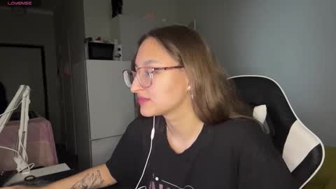 Snapshot of arthurmomaya chatting on 02-18-26, 03:52 Mia online show from 02-18-26, 03:52