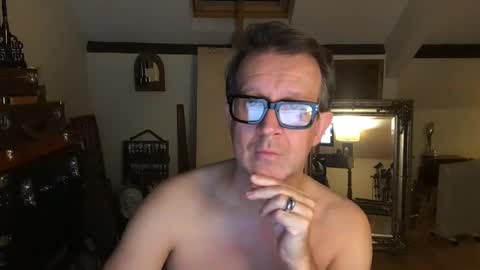 Snapshot of artisterotic chatting on 11-06-25, 08:43 artisterotic online show from 11-06-25, 08:43