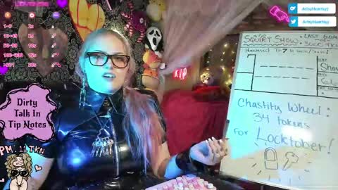 Snapshot of artsyheartsyy chatting on 10-07-25, 02:09 ArtsyHeartsyy online show from 10-07-25, 02:09