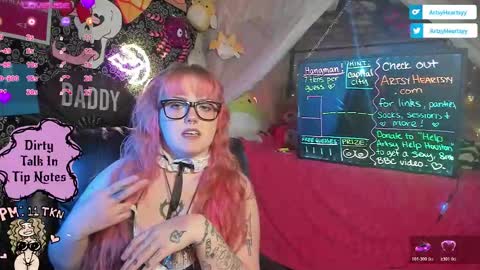 ArtsyHeartsyy online show from 11-22-25, 01:48