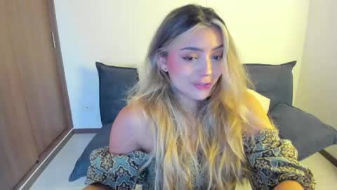 Snapshot of ary_cam230 chatting on 05-18-26, 11:21 Zahaara online show from 05-18-26, 11:21