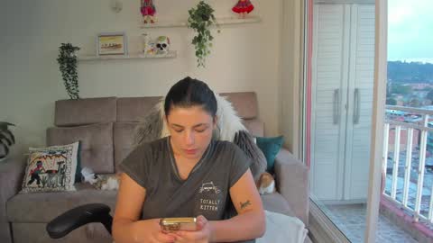 Snapshot of arya_44 chatting on 12-20-24, 10:43 onlyfansarya 44 online show from 12-20-24, 10:43