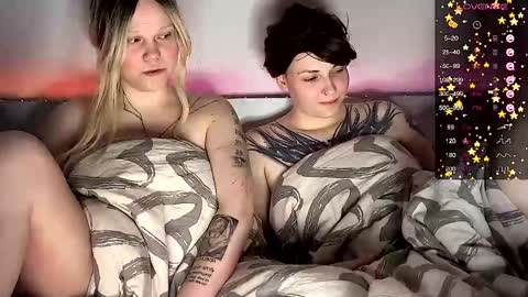 Arya brunett and Cassie blond online show from 03-10-25, 05:18