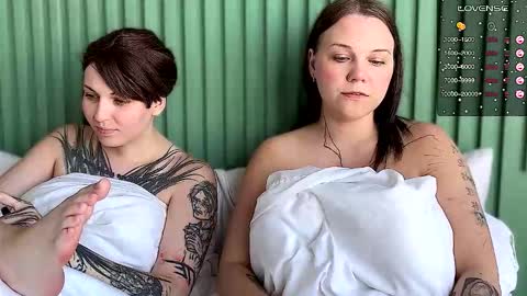 Arya brunett and Cassie blond online show from 09-20-25, 09:43