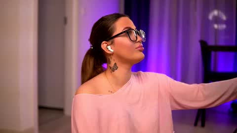 Lunaa  online show from 11-26-25, 07:26