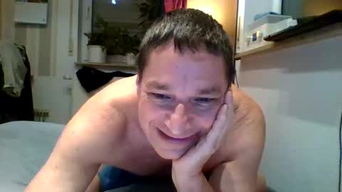 Snapshot of as660660 chatting on 12-13-25, 10:26 as660660 online show from 12-13-25, 10:26