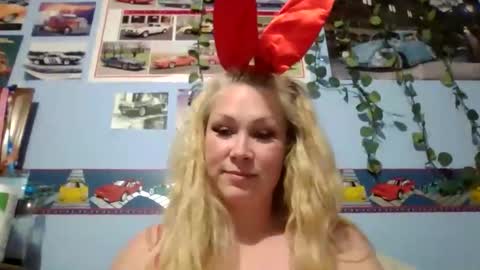 Snapshot of ash0ley chatting on 10-30-25, 10:21 ash0ley online show from 10-30-25, 10:21