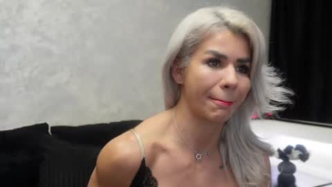 Snapshot of ashadevon_fit chatting on 12-27-24, 10:05 Asha online show from 12-27-24, 10:05