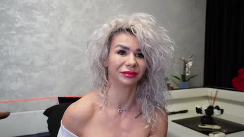 Snapshot of ashadevon_fit chatting on 01-22-25, 02:04 Asha online show from 01-22-25, 02:04