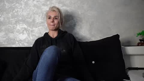Snapshot of ashadevon_fit chatting on 03-02-25, 03:05 Asha online show from 03-02-25, 03:05