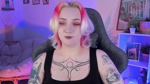 Snapshot of asheluck chatting on 02-28-25, 02:20 AshleyAshe online show from 02-28-25, 02:20