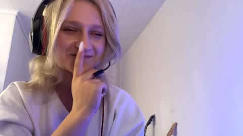 Snapshot of ashelyparcell chatting on 12-04-25, 07:39 July online show from 12-04-25, 07:39