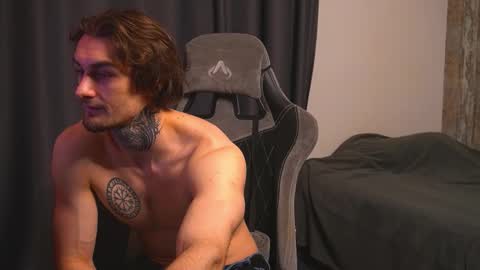 Snapshot of asher_88 chatting on 12-21-25, 10:11 Jerk Machine online show from 12-21-25, 10:11