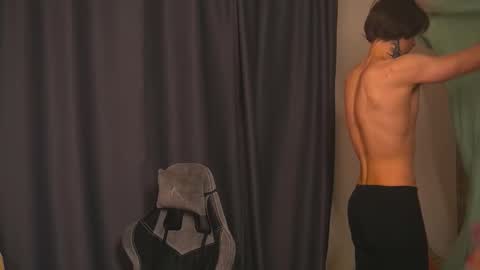 Snapshot of asher_88 chatting on 12-23-25, 07:50 Jerk Machine online show from 12-23-25, 07:50