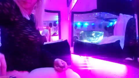 Snapshot of ashl33mackenzi3 chatting on 02-12-25, 01:06 Ashl33mackenzi3 online show from 02-12-25, 01:06