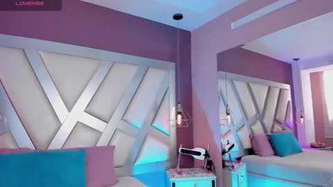 Snapshot of ashleey_bell_ chatting on 04-23-26, 01:35 Ashley online show from 04-23-26, 01:35