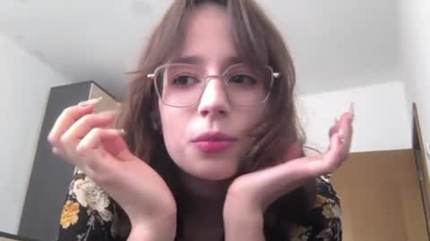 Snapshot of ashleighwinkelbauer chatting on 07-10-26, 10:40 Leyla online show from 07-10-26, 10:40